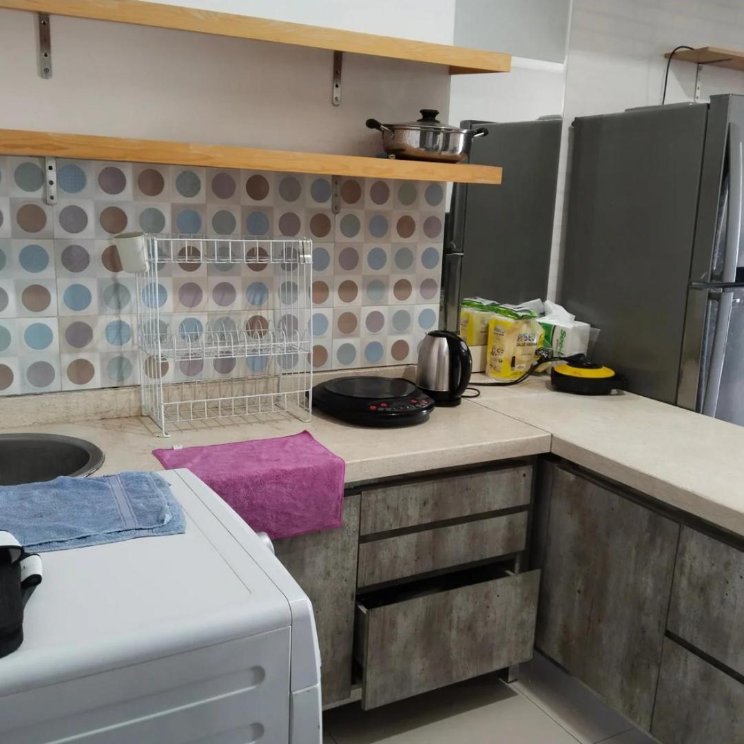 Santi Room For Rent Surabaya Esterno foto